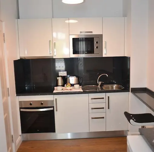 Edificio Charles 104 *