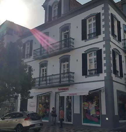 Edificio Charles 104 * פונשל