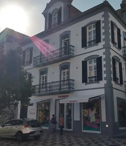 Edificio Charles 104 * Φουνκάλ