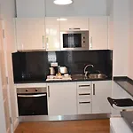 Edificio Charles 104 *